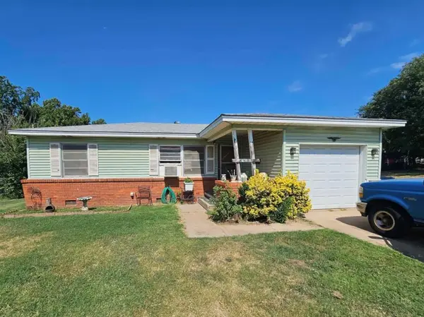 2202 S 13th Street, Chickasha, OK 73018