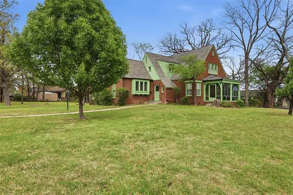 422 S Highland Street, Ada, OK 74820