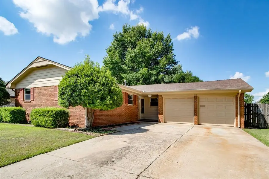 1301 Queensboro Place, Yukon, OK 73099 - #2
