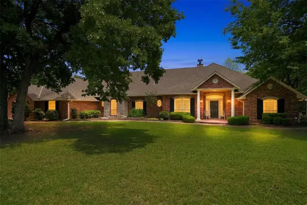 2 S Arcadian Oaks Drive, Edmond, OK 73034