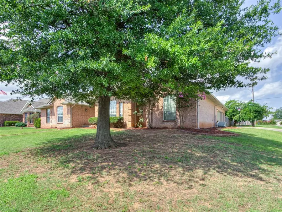 4201 Ranch Drive, Edmond, OK 73013 - #3