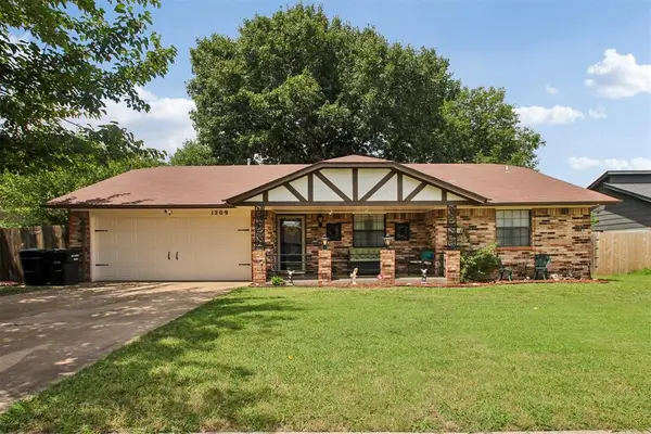1209 NE 6th Street, Moore, OK 73160