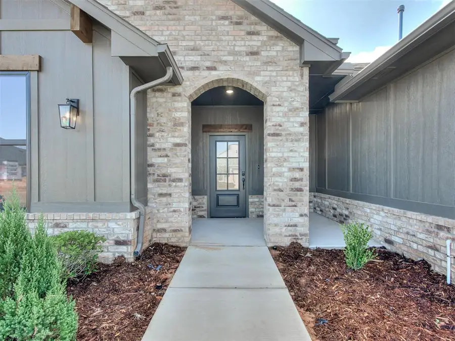 4900 Vine Cliff Road, Mustang, OK 73064 - #2