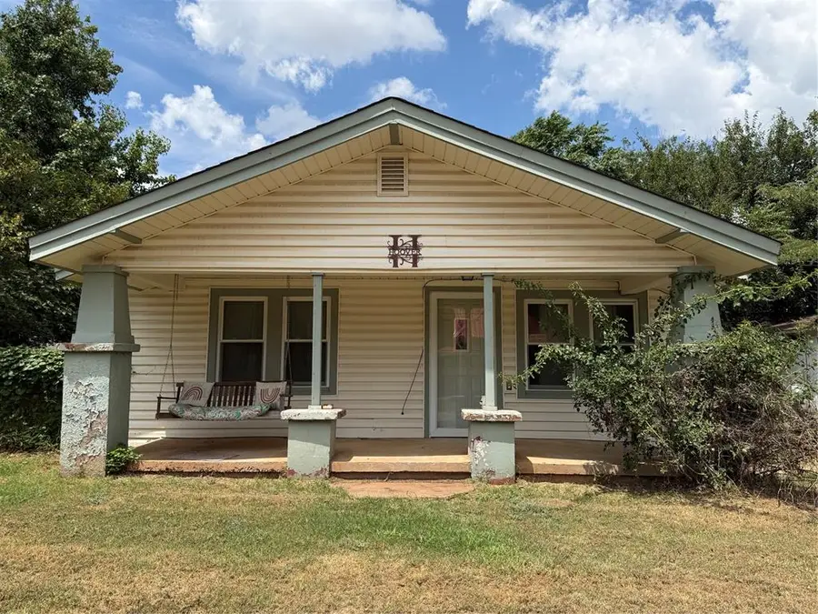 101 NW 7th St, Tuttle, OK 73089 - #2
