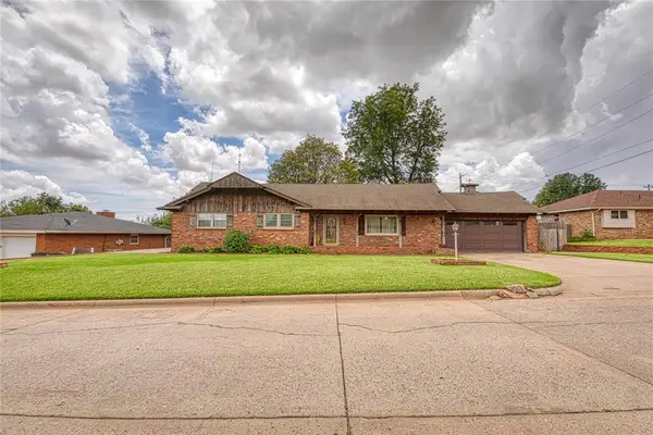 1500 Redstone Drive, Clinton, OK 73601