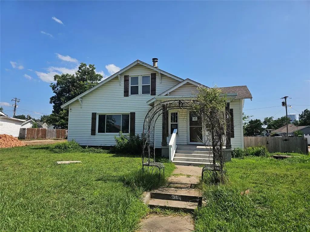 125 W Midland Street, Shawnee, OK 74804 - #1