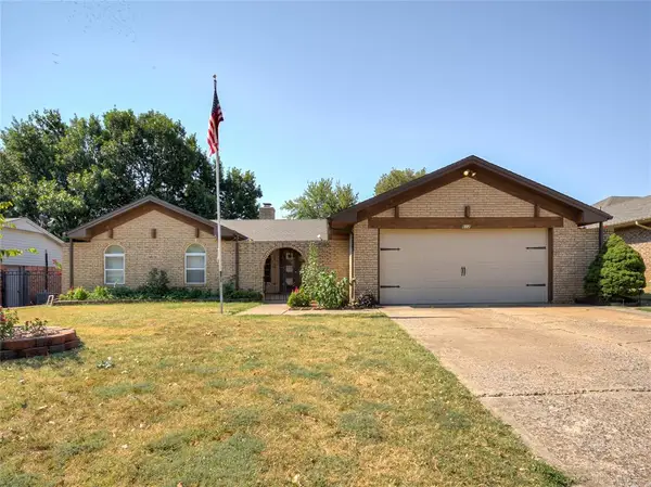 612 Saint James Place, Yukon, OK 73099