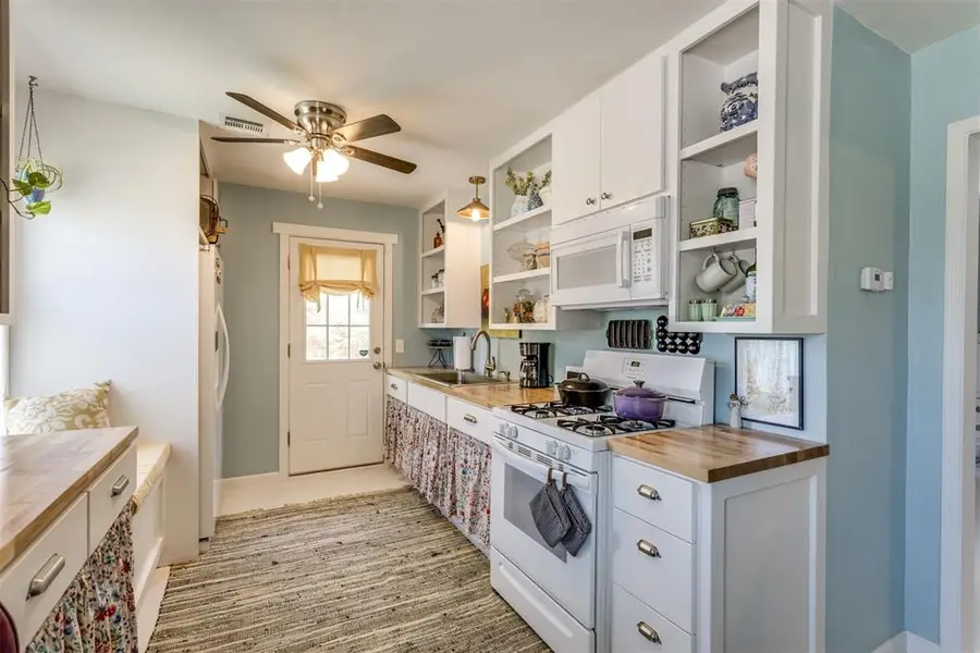 1912 Carlisle Road, The Village, OK 73120 - #3