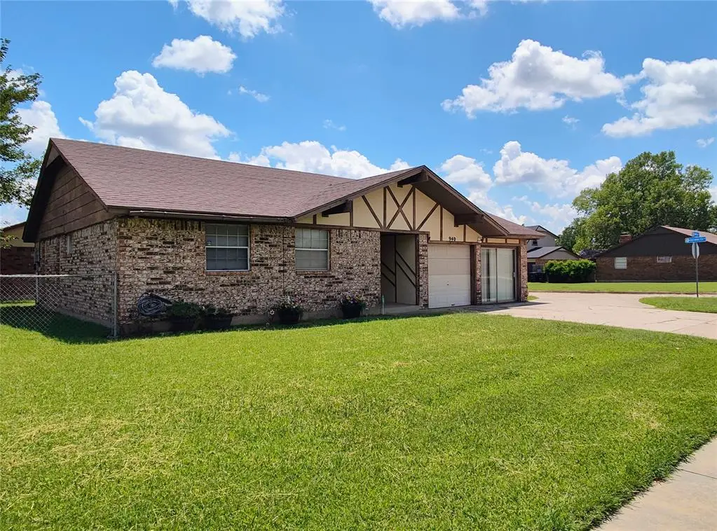 940 NW 12th Street, Moore, OK 73160 - #1