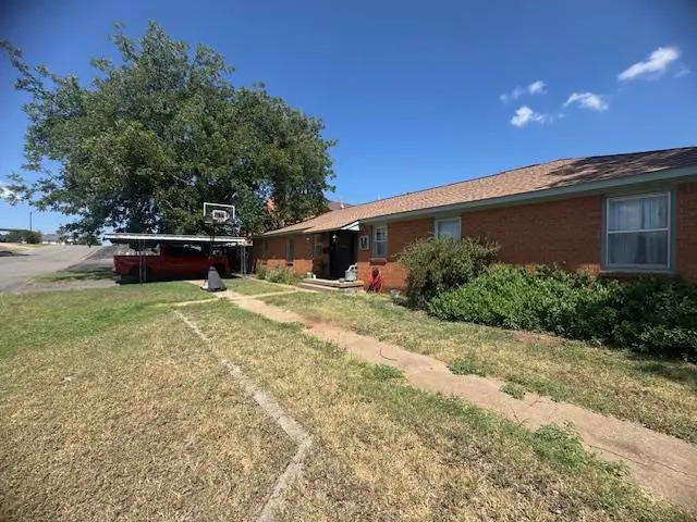 111 E Locust Avenue, Sayre, OK 73662 - #1