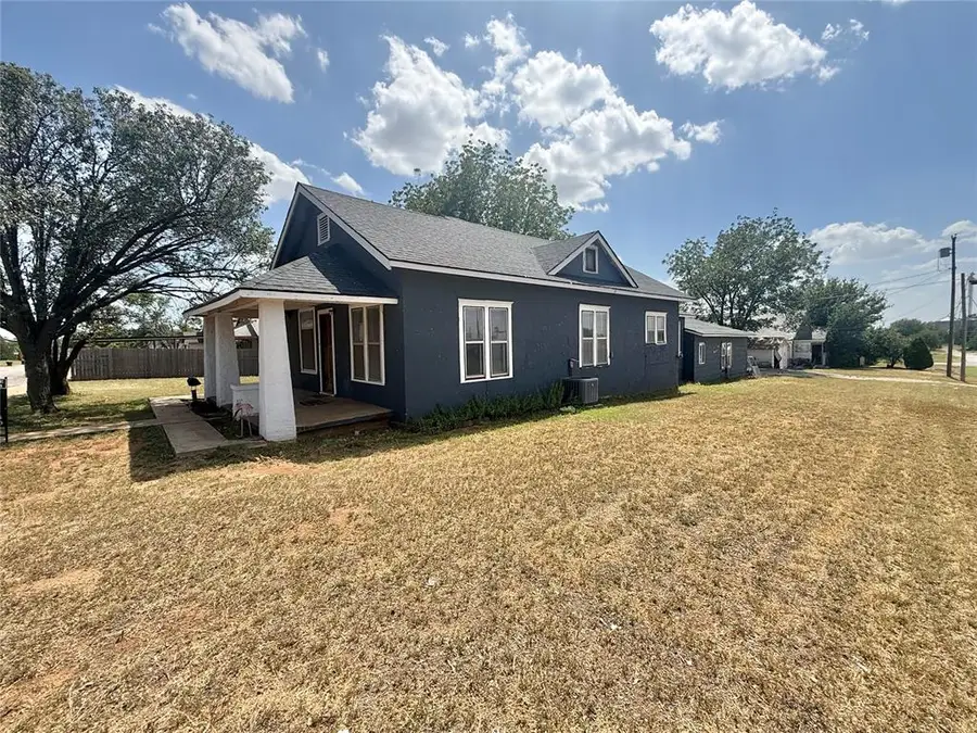 300 S 4th Street, Sentinel, OK 73664 - #2