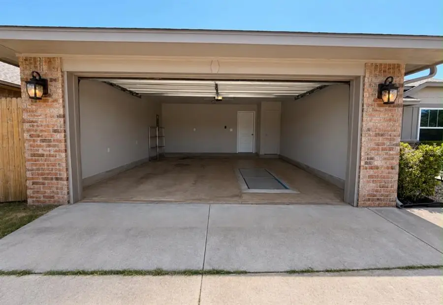 1120 Chestnut Creek Drive, Yukon, OK 73099 - #2