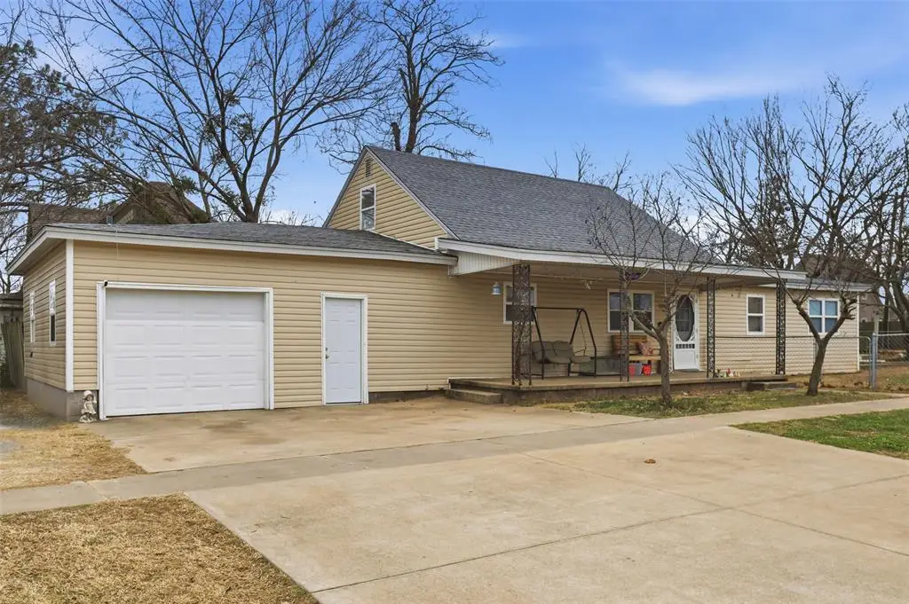 523 N 2nd Avenue, Stroud, OK 74079 - #1