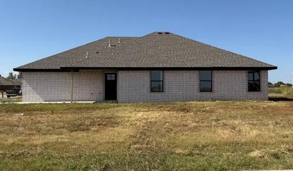 1812 Sommerset Place, Altus, OK 73521