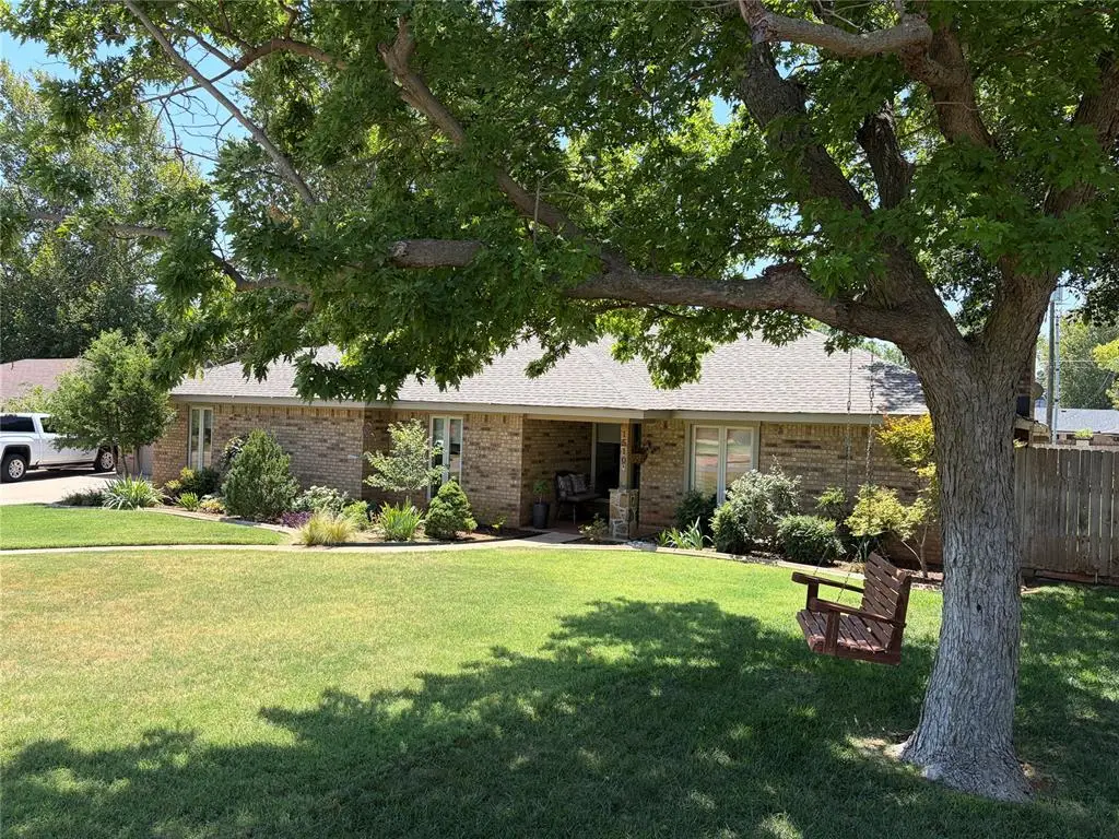 1510 W E Avenue, Elk City, OK 73644 - #1