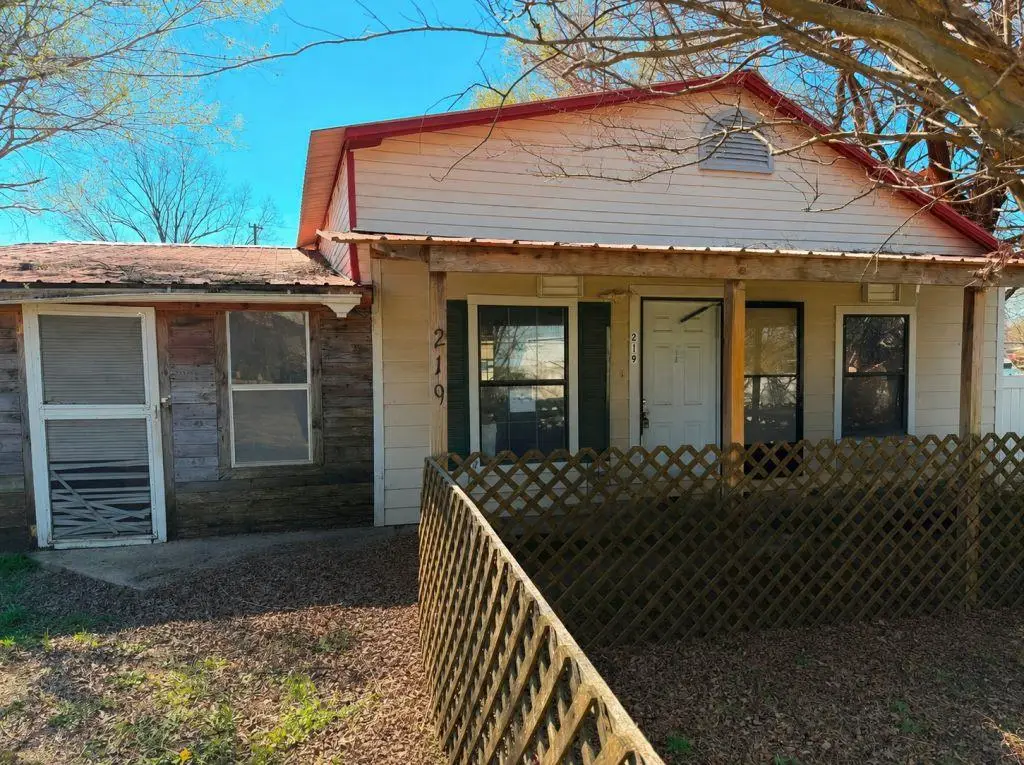 219 E Hickory Street, Holdenville, OK 74848 - #1