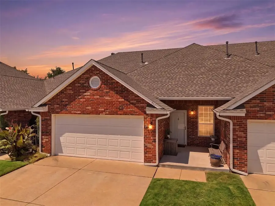 301 E Ostin Terrace, Mustang, OK 73064 - #2