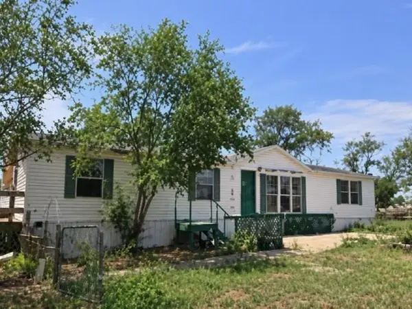 401 E 1st Street, Foss, OK 73647