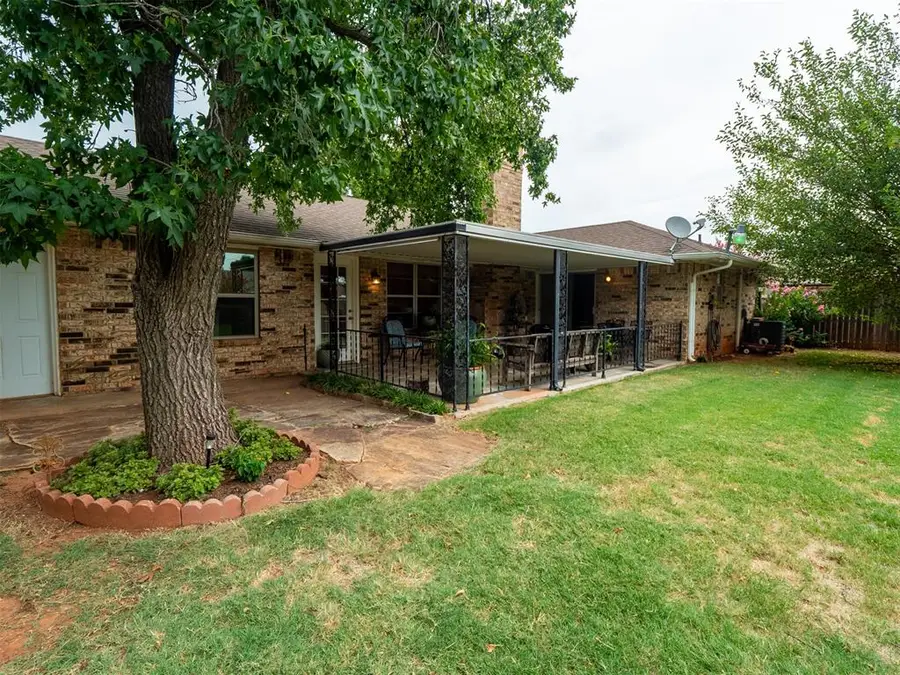 207 E Chicago Street, Shawnee, OK 74804 - #3