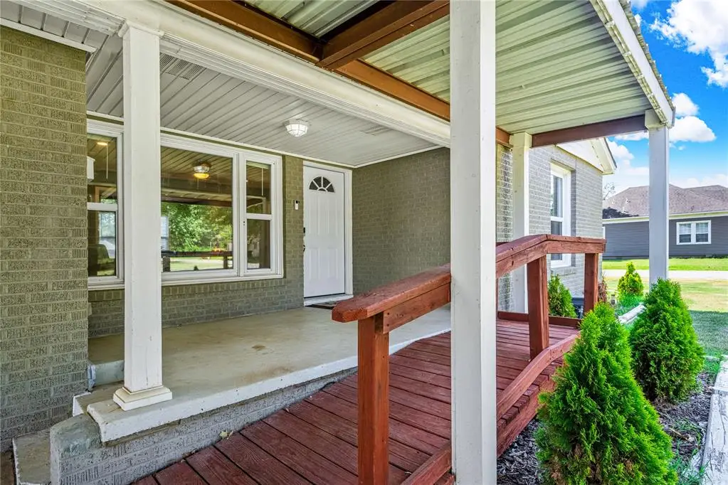 827 S 20th Avenue, Chickasha, OK 73018 - #1