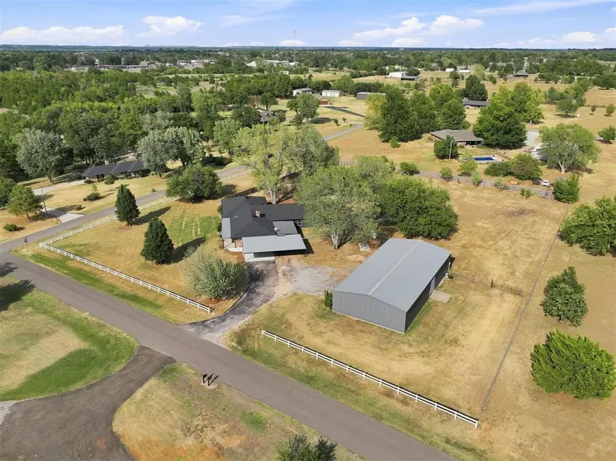 310 Cottonwood Drive, Tuttle, OK 73089 - #2