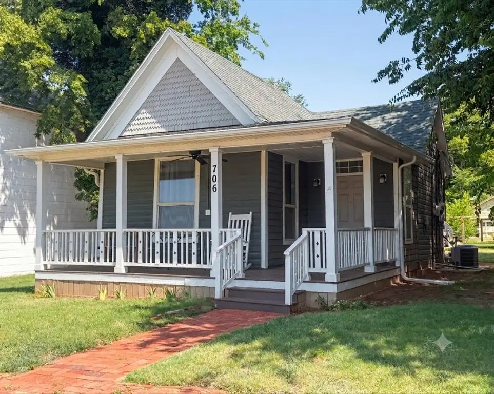 706 E Springer Avenue, Guthrie, OK 73044 - #1