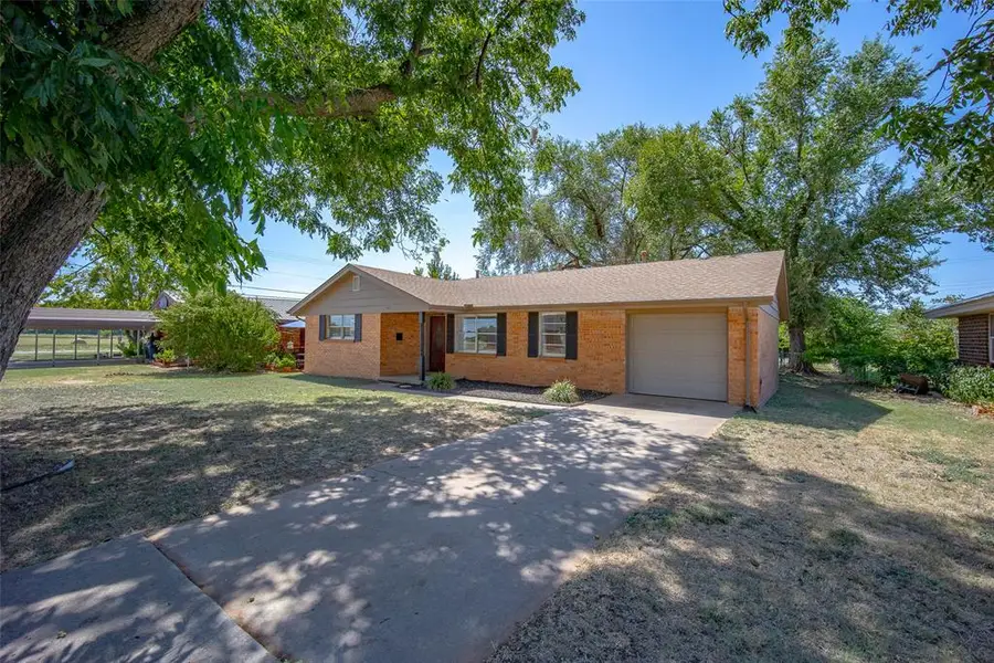 403 Garrett Avenue, Lindsay, OK 73052 - #2