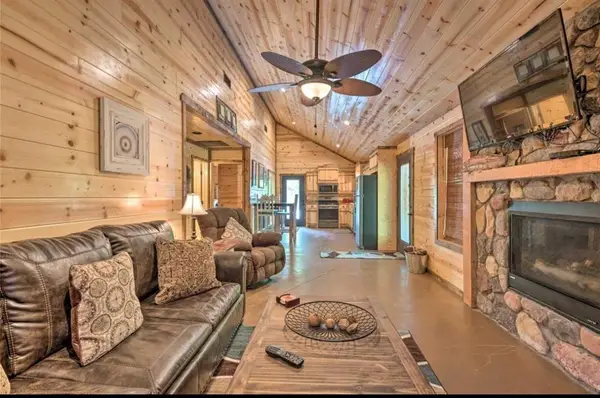 35 Triggerfish Road, Broken Bow, OK 74728