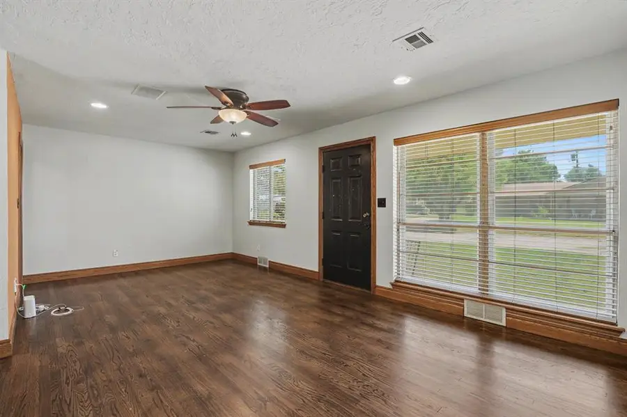 713 Hedge Drive, Oklahoma City, OK 73110 - #2