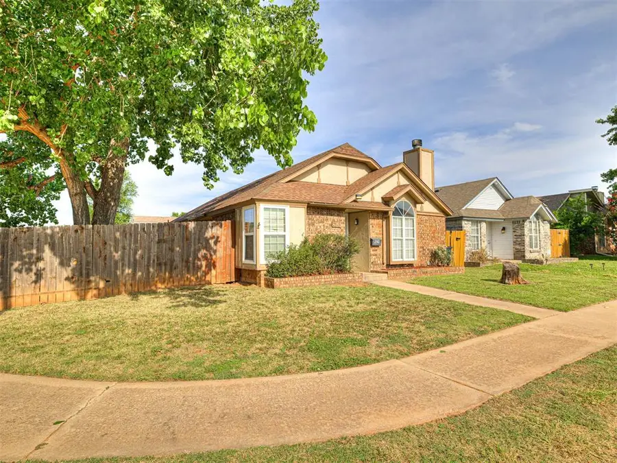 2143 Lonnie Lane, Moore, OK 73170 - #2