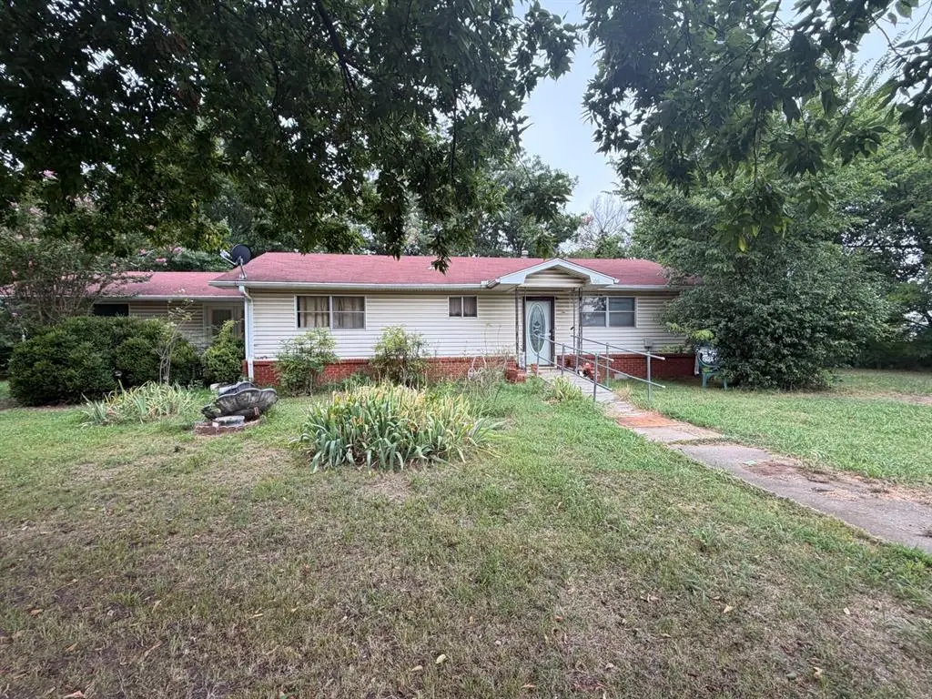 106 S 4th Avenue, Stroud, OK 74079 - #1