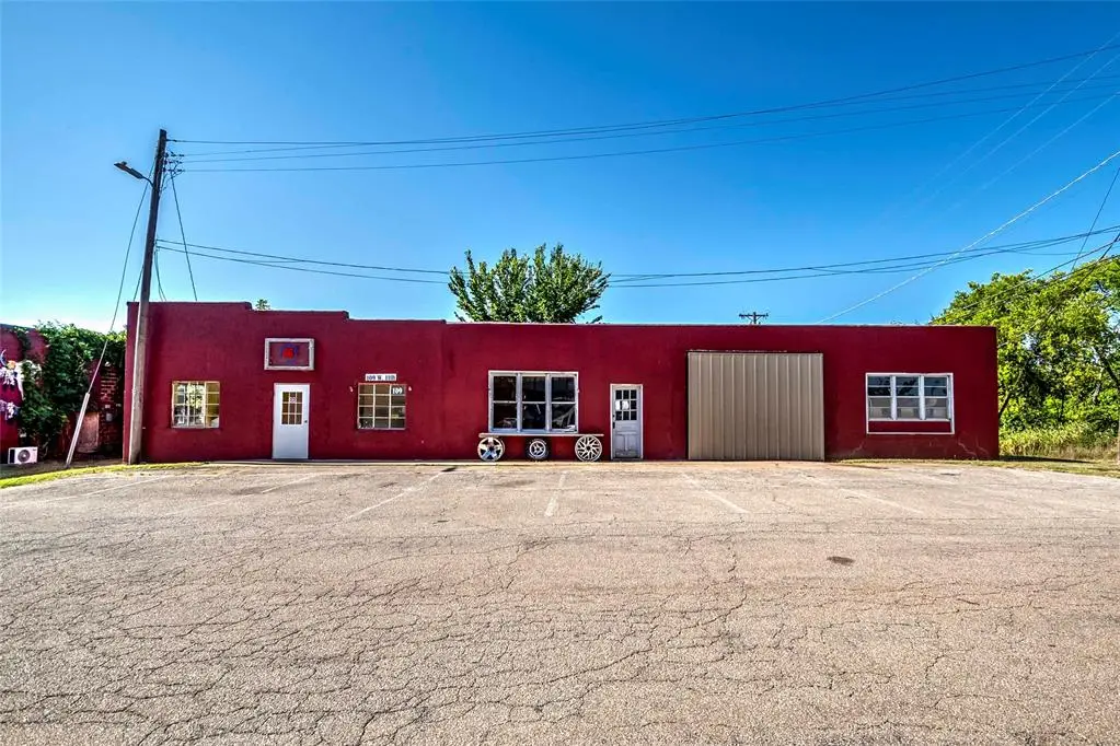 109 W 11th Street, Chandler, OK 74834 - #1