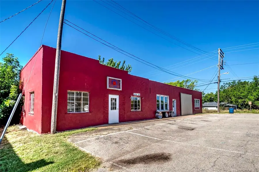 109 W 11th Street, Chandler, OK 74834 - #3