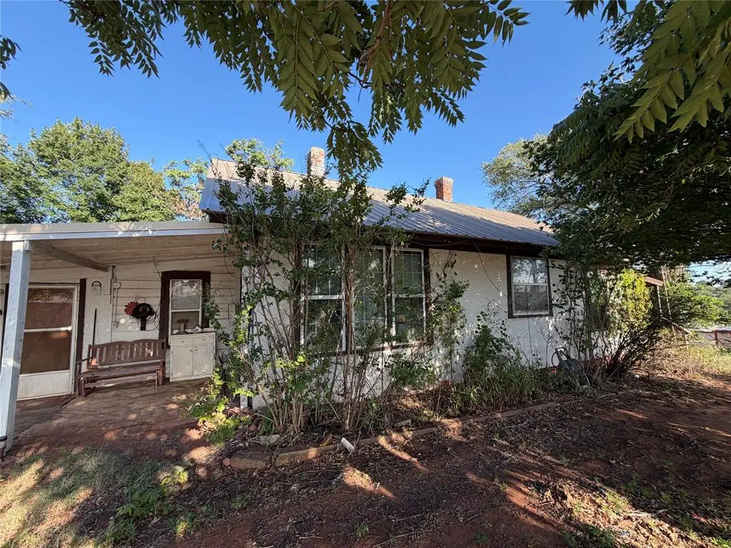 104 W Johnny Bench Street, Binger, OK 73009 - #1