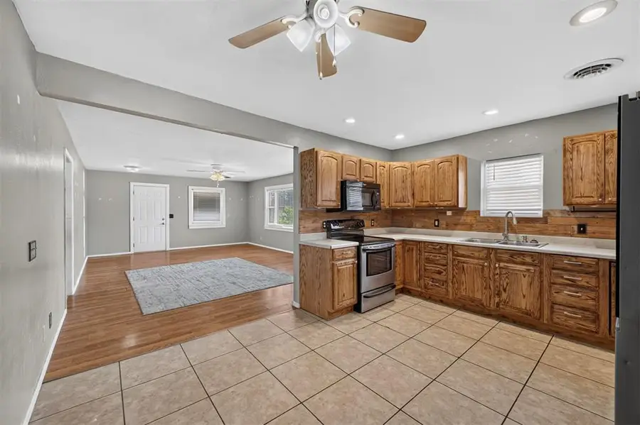 601 N Madison Avenue, Elk City, OK 73644 - #3