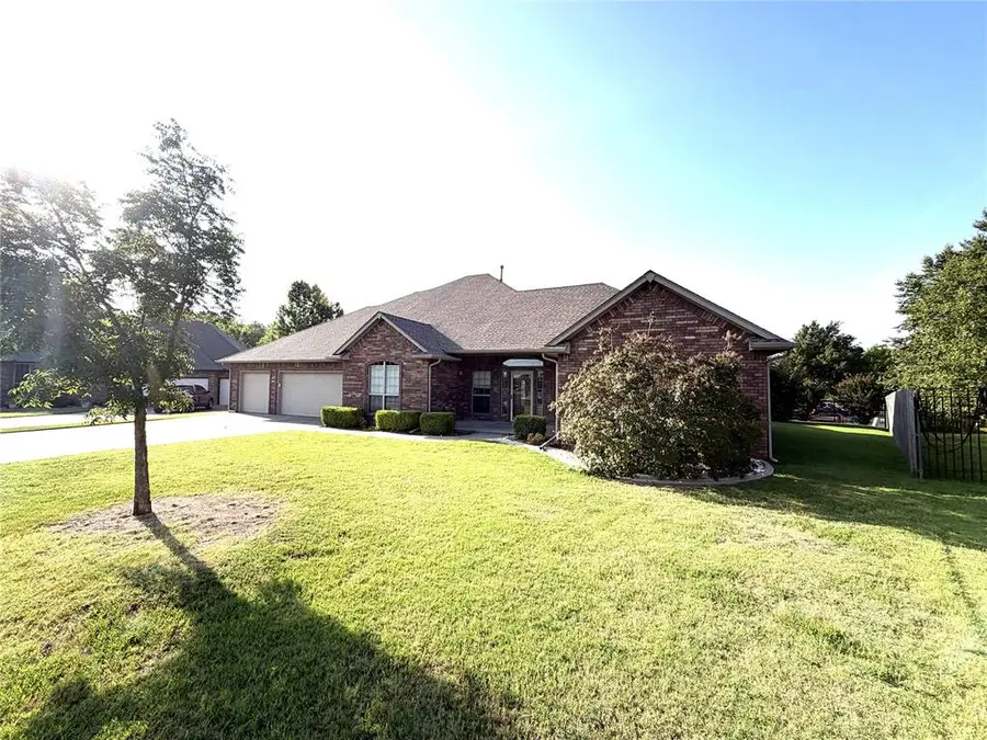 2816 Land Run Road, Moore, OK 73160 - #2