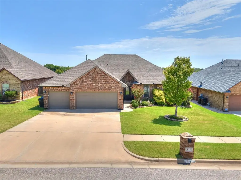 812 Lindsey Lane, Moore, OK 73160 - #1