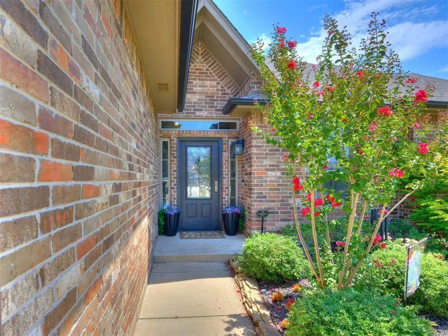 812 Lindsey Lane, Moore, OK 73160 - #3