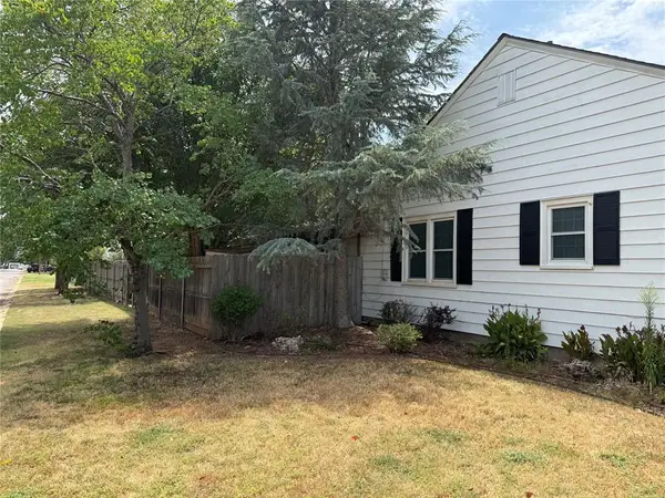 824 E Elm Street, Altus, OK 73521