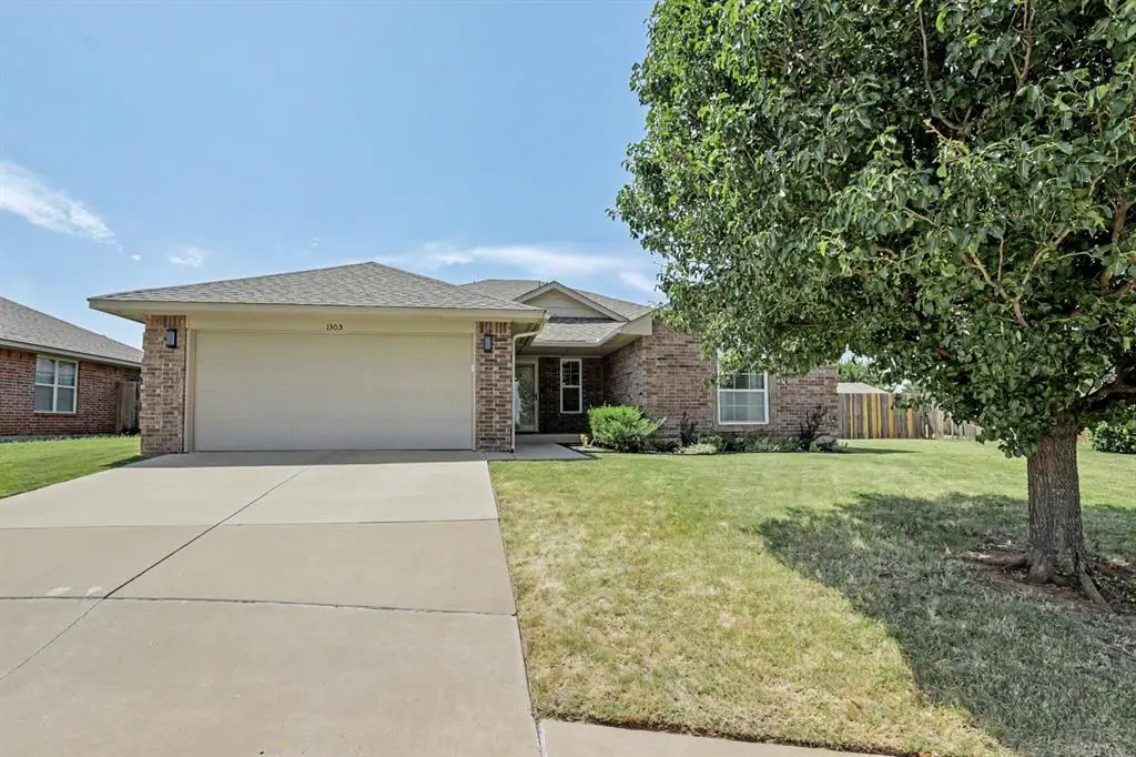 1305 Leigh Circle, Yukon, OK 73099 - #1
