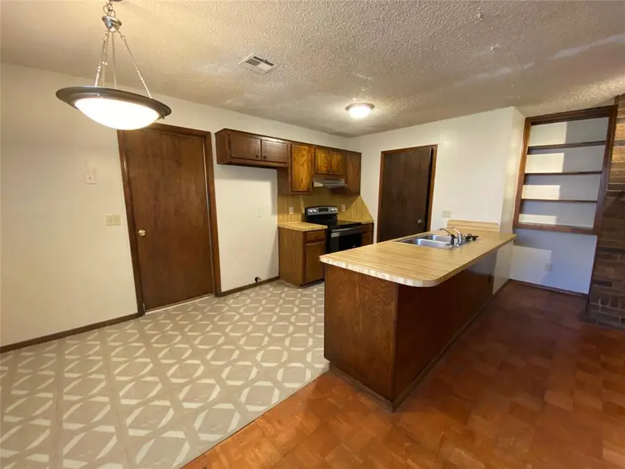 517 Peppertree Lane, Midwest City, OK 73110 - #3