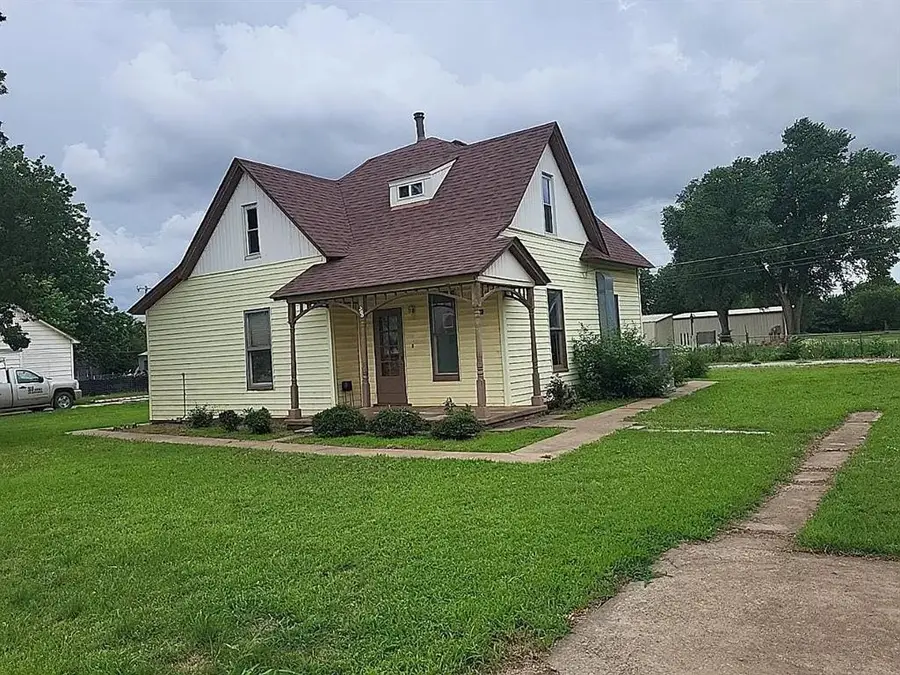 700 S Cimarron Street, Hennessey, OK 73742 - #2