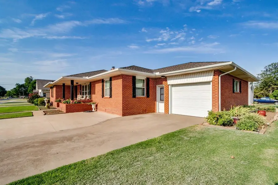 209 S 4th Street, Okarche, OK 73762 - #2