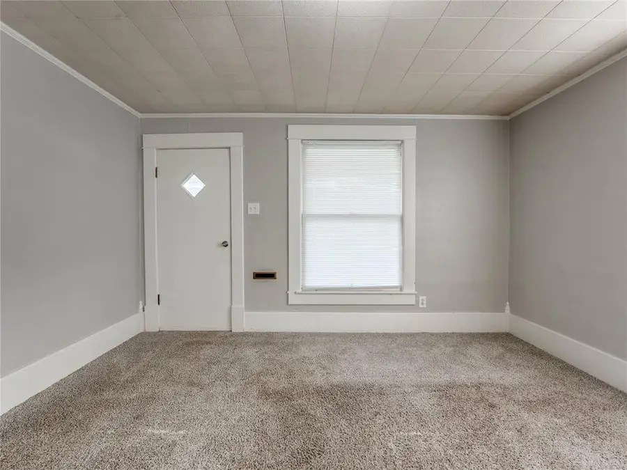 717 E Logan Avenue, Guthrie, OK 73044 - #2