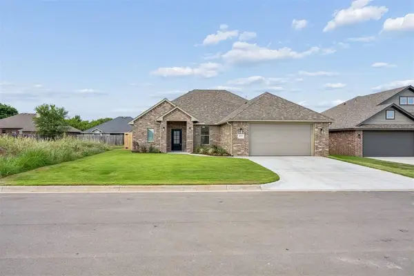 209 NW Pine Avenue, Cache, OK 73527