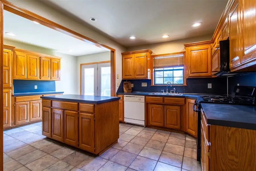 912 Birch Street, Wellston, OK 74881 - #3