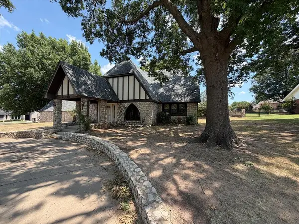 2317 Robinwood Circle, Shawnee, OK 74801