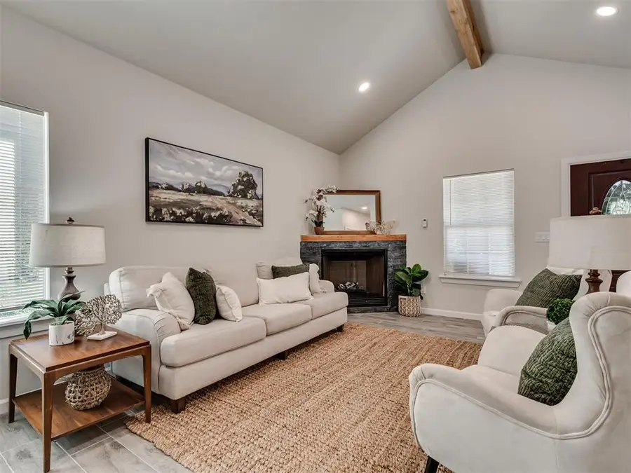 706 E Lincoln Avenue, Guthrie, OK 73044 - #3