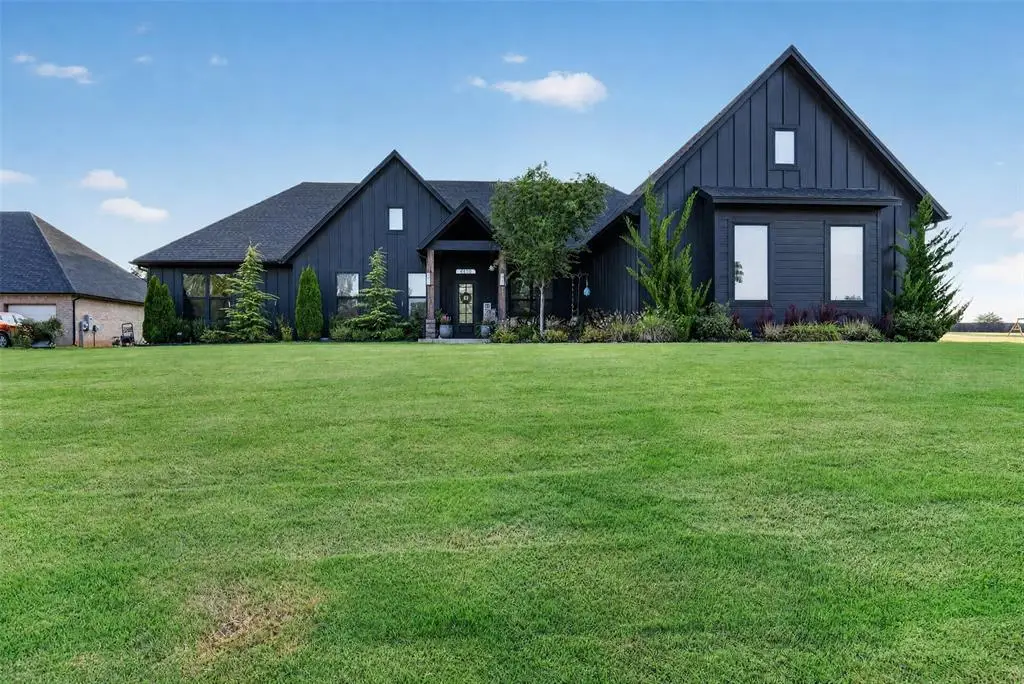53 N Oaks Road, Harrah, OK 73045 - #1