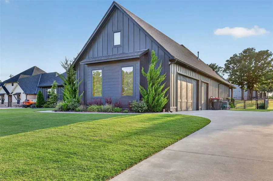 53 N Oaks Road, Harrah, OK 73045 - #3